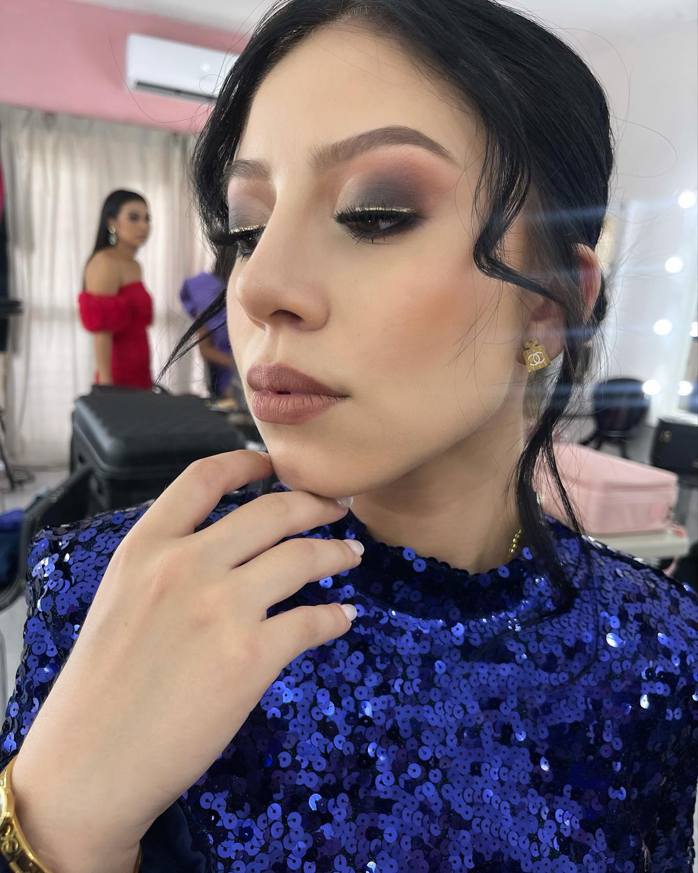 Maquillaje y Peinado